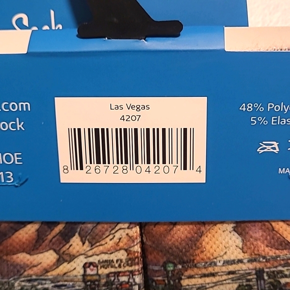 2 Pair Socks, creative designs, super soft - Picture 3 of 4